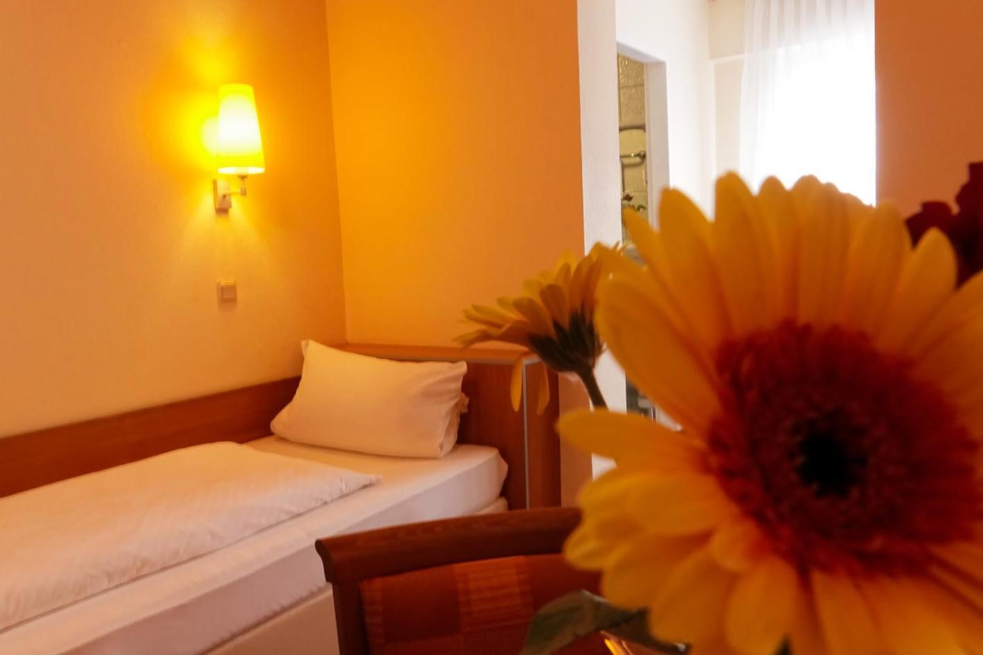 Hotel-Restaurant Zum Kirschbaum Rottendorf Buitenkant foto