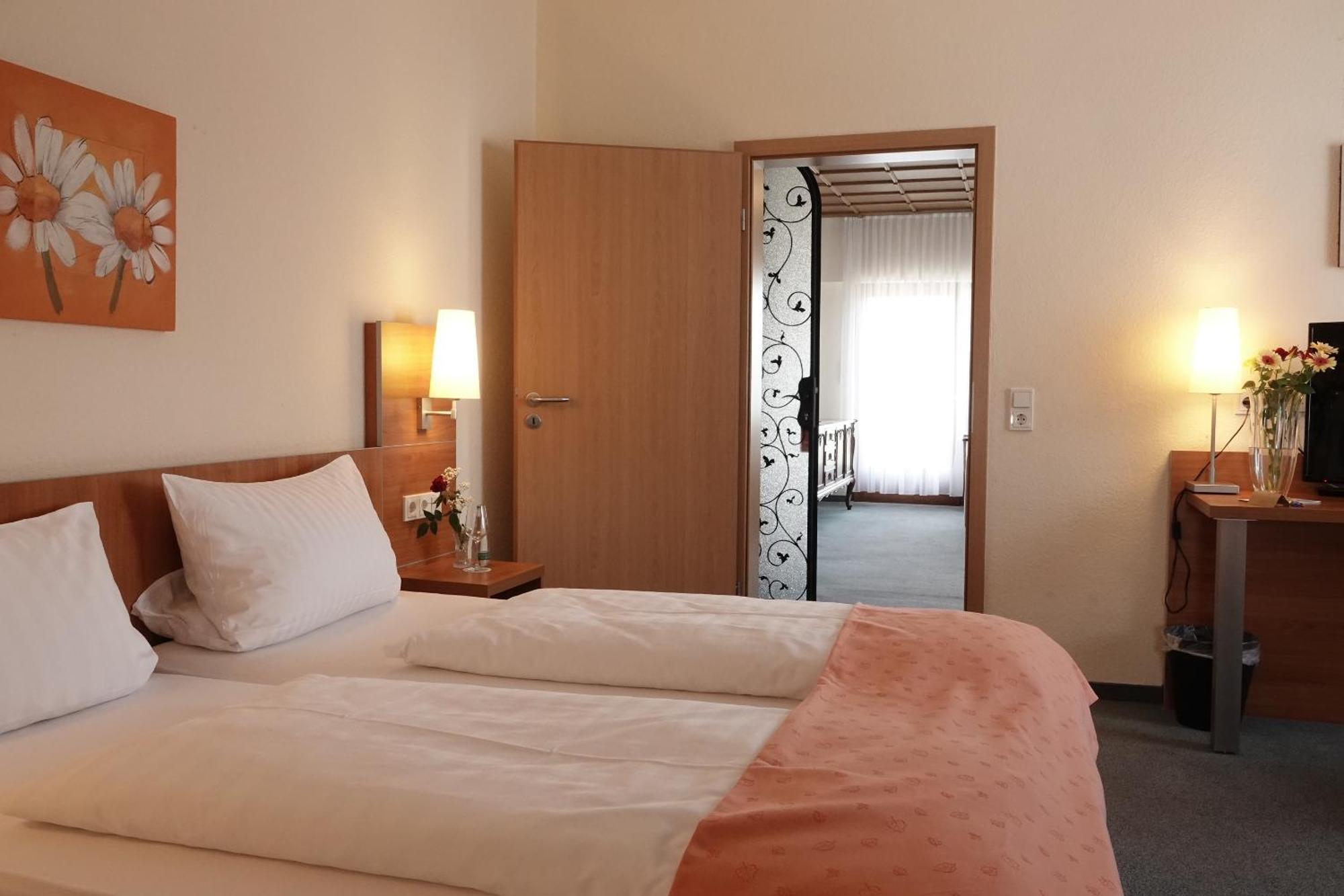 Hotel-Restaurant Zum Kirschbaum Rottendorf Buitenkant foto