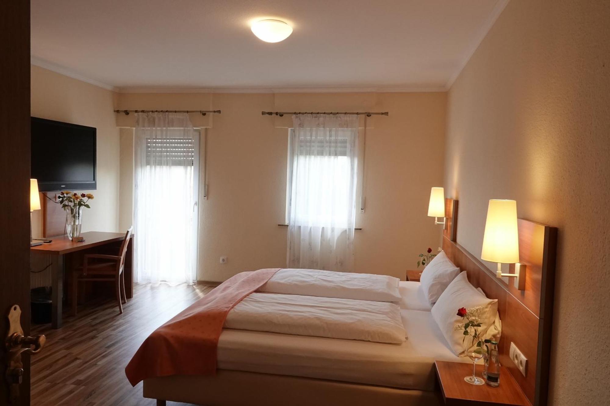 Hotel-Restaurant Zum Kirschbaum Rottendorf Buitenkant foto