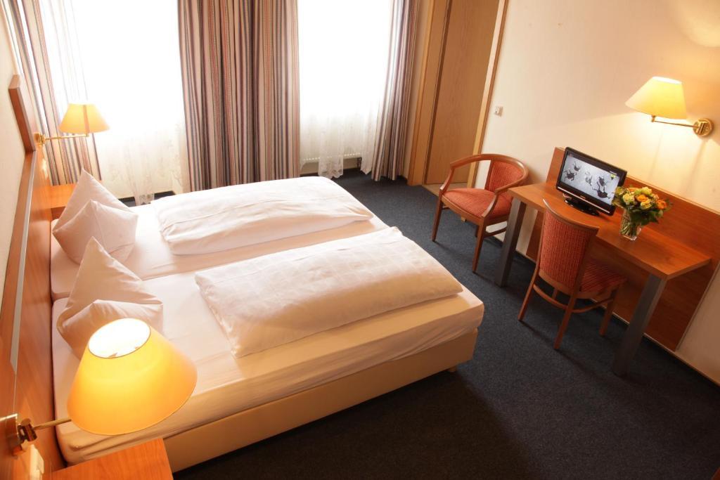 Hotel-Restaurant Zum Kirschbaum Rottendorf Buitenkant foto