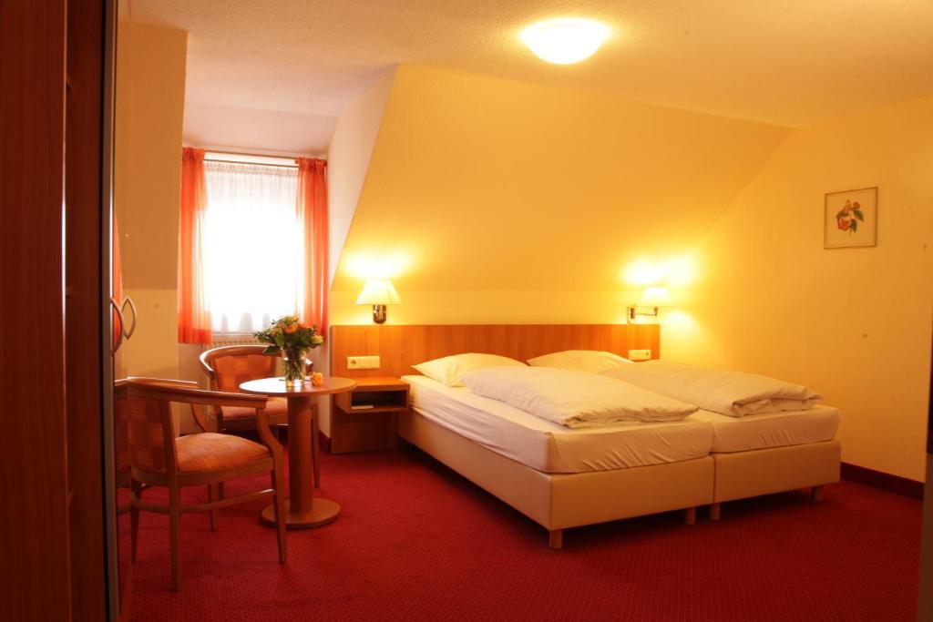 Hotel-Restaurant Zum Kirschbaum Rottendorf Buitenkant foto