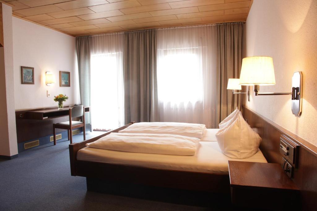 Hotel-Restaurant Zum Kirschbaum Rottendorf Buitenkant foto